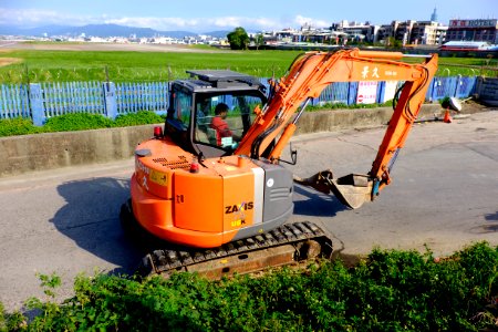Hitachi Zaxis 75 Excavator Moving at Lane 180, Binjiang Street, Taipei 20151003b