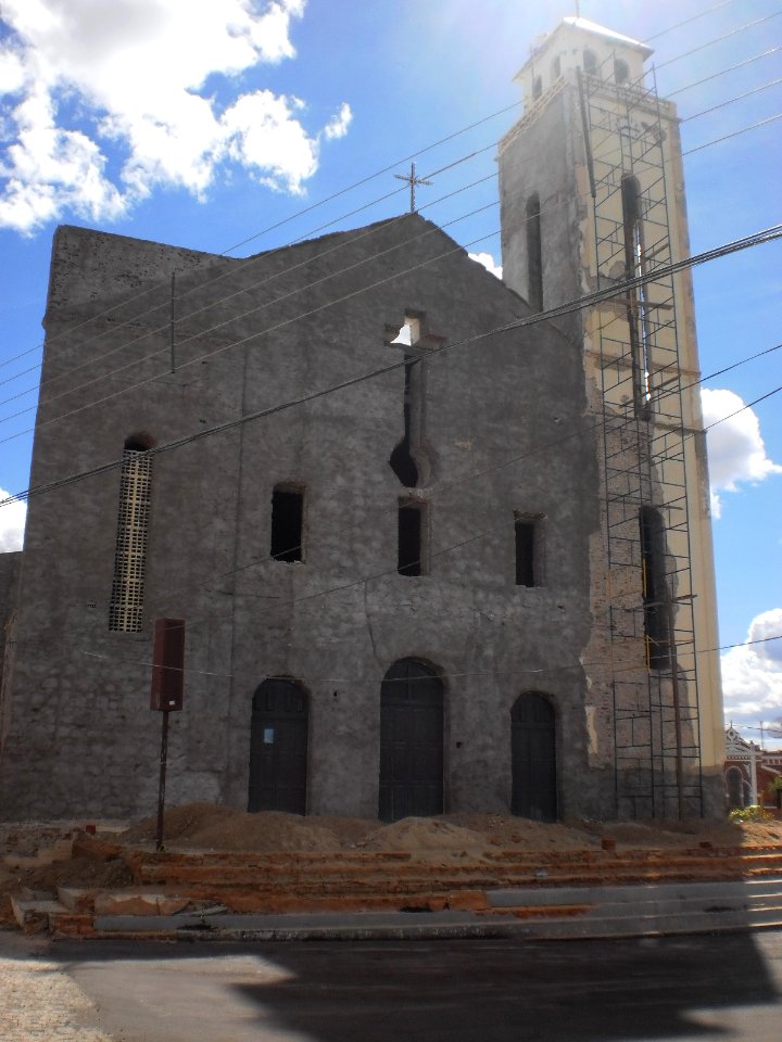 Igreja Matriz de Pau dos Ferros (RN) em reforma - 19ago2012