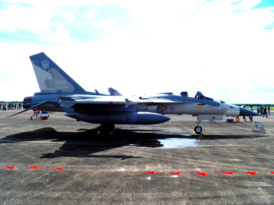 IDF F-CK-1A 1462 Display at Chiayi Air Force Base 20120811b