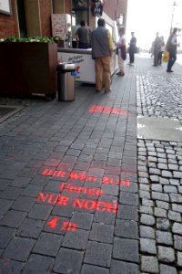 Ihr Weg zum Uerige nur noch 4 m. Düsseldorf, Corona-Krise, April 2020