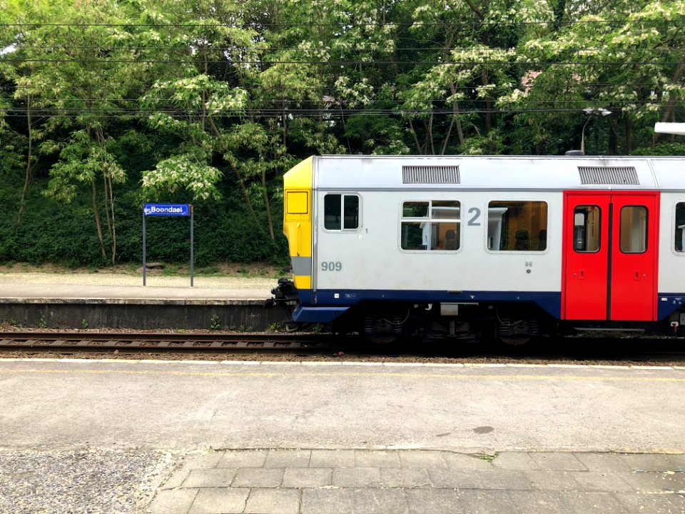 IMG 1252 - Boondaal station SNCB Class AM86 (new look)