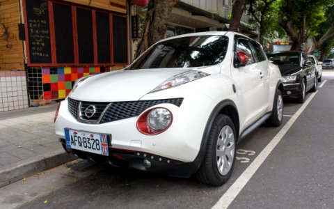 Nissan Juke Parked at Yanshou Street 20150620