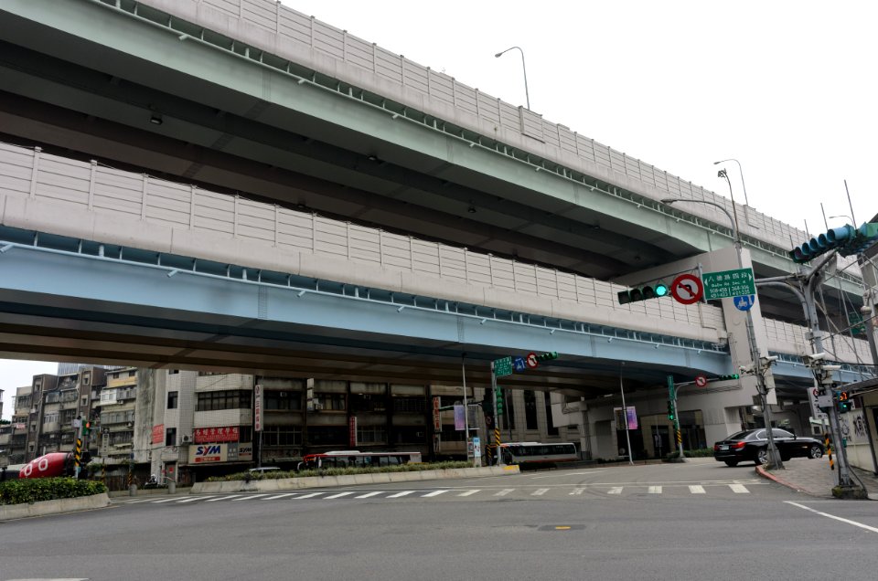 Huandong Boulevard and Shimin Blvd above Section 1, Keelung Road, Taipei 20160428