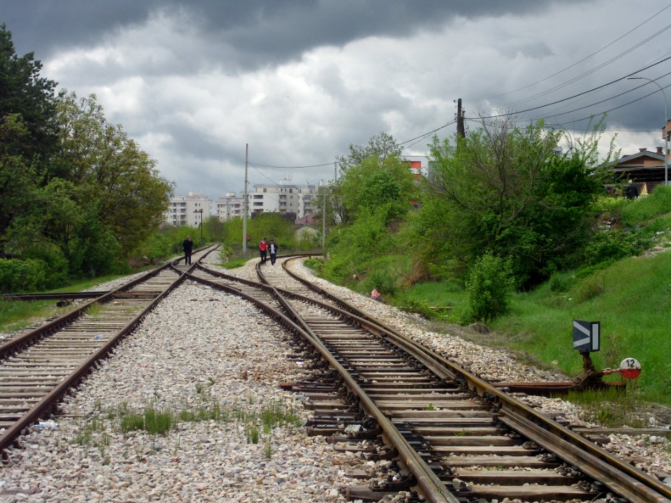 Klina station tracks