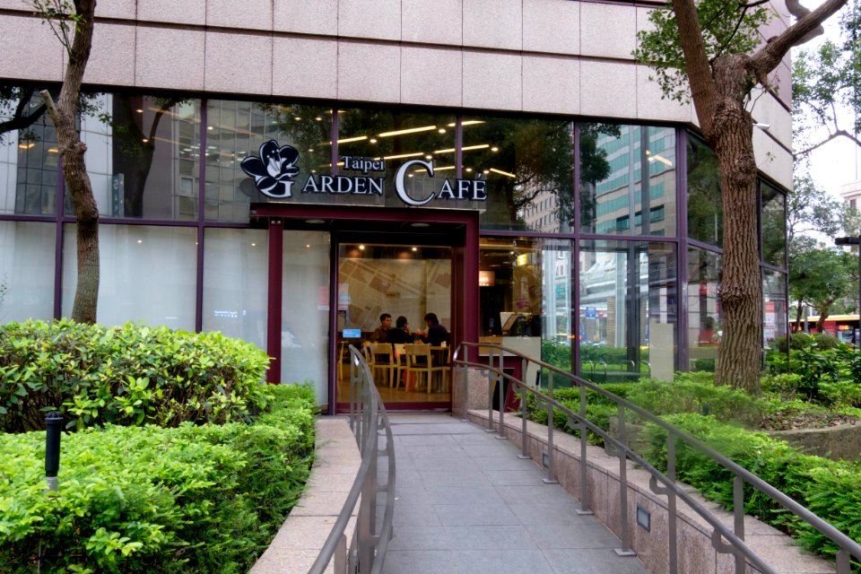 Keelung Road entrance, Taipei Garden Café 20170119