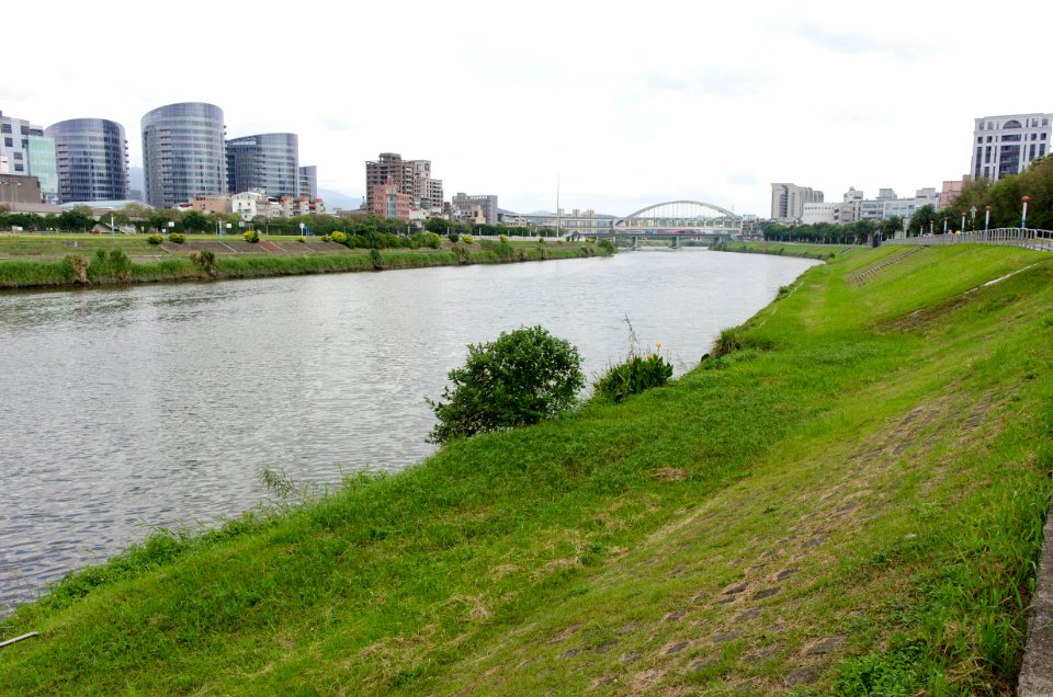 Keelung River View from Chengmei Riverside Park South Stair 20141019