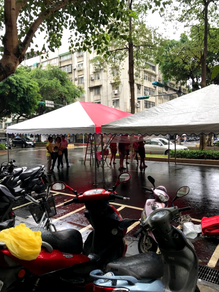 Neighbors Checking Tents before Ghost Festival 20170902b