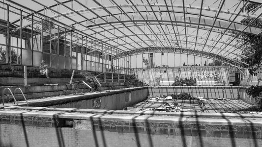 Destruction monochrome pool
