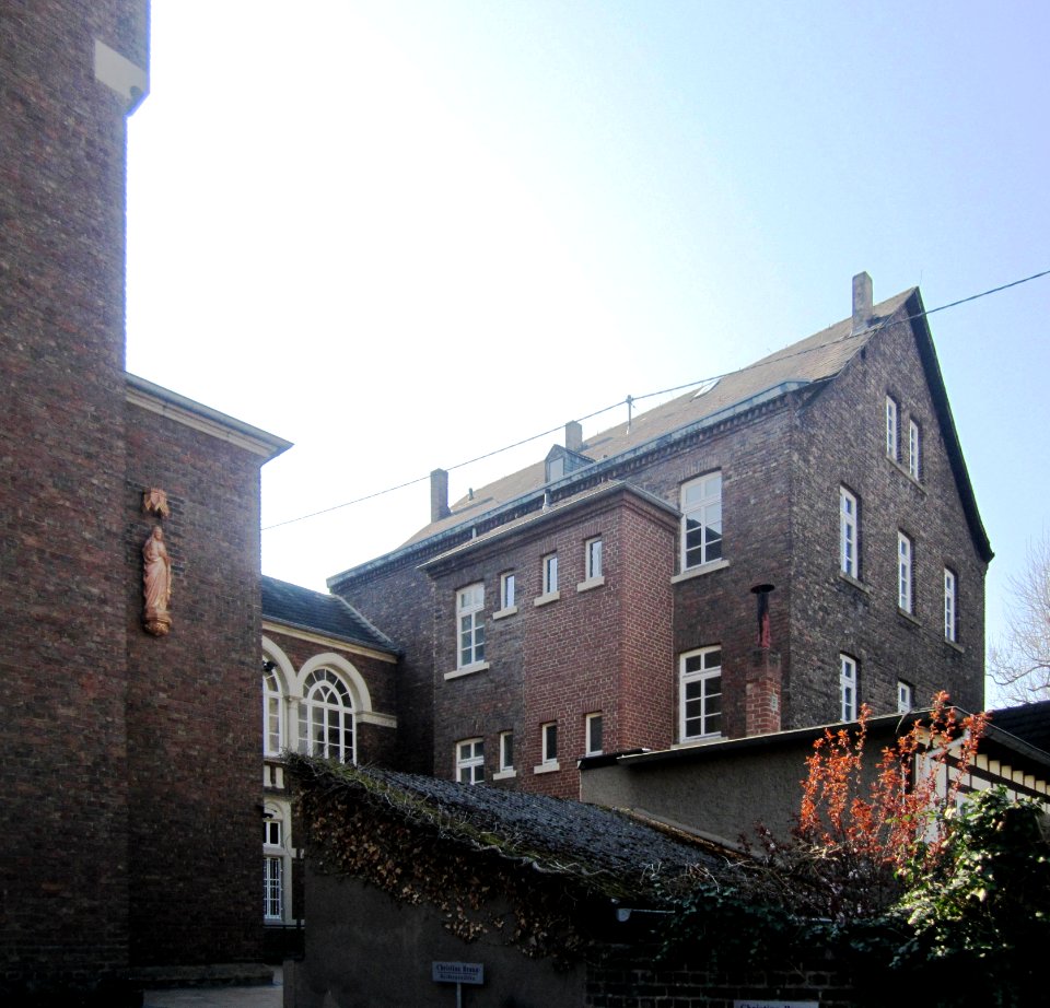 Kirchplatz 6+