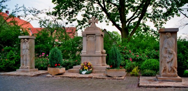 Kriegerdenkmal Steinbeck 01