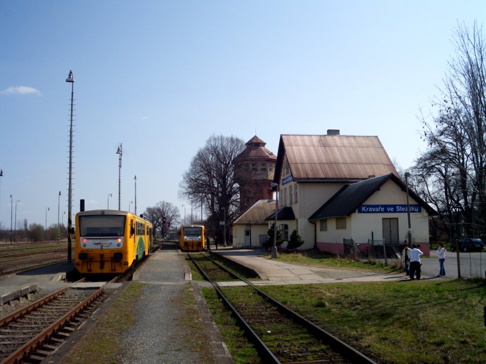 Kravare ve Slezsku train station2