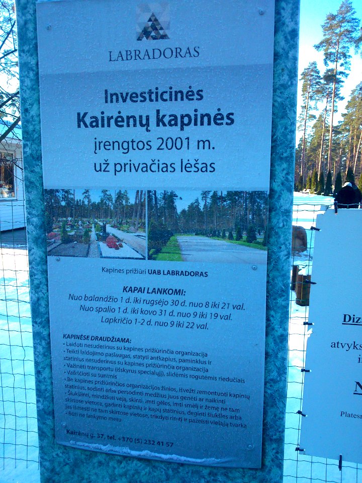 Kairėnai kapinės, stendas