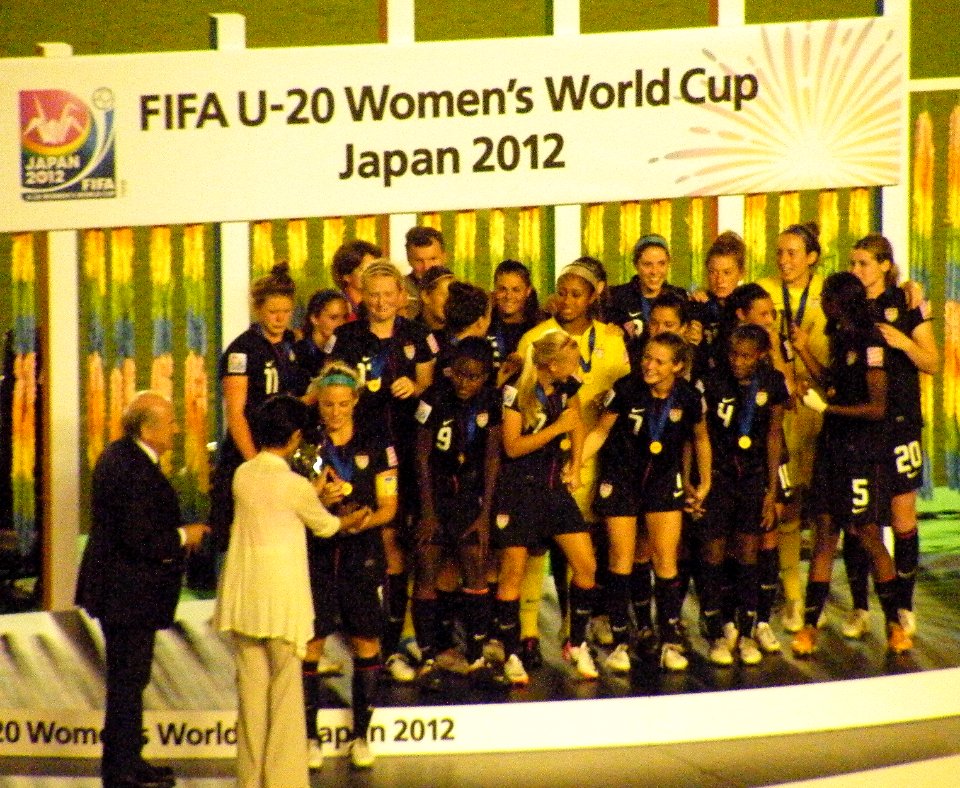 Julie Johnston receiving trophy at 2012 FIFA U-20 Women's World Cup