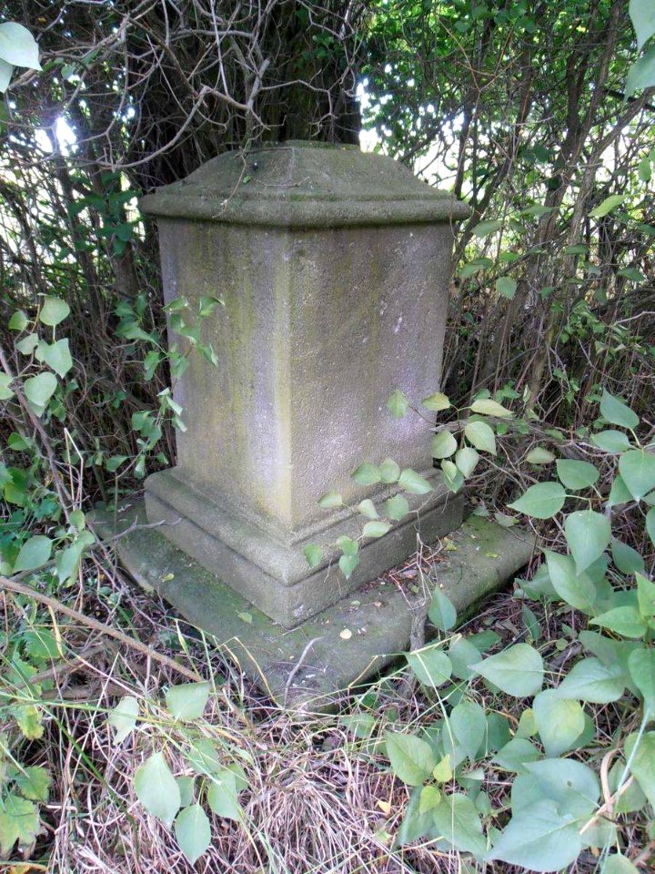 Kříž východně od Kůzové (Q66567007)
