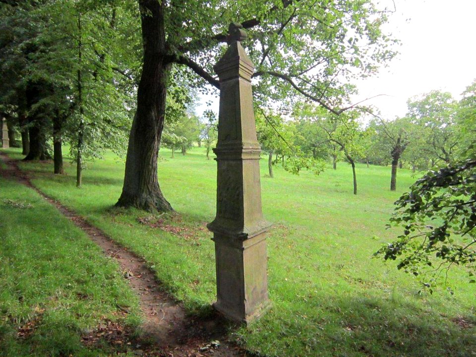 Kříž na křížové cestě u Rosic - 7. zastavení (Q69313177)