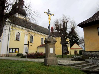 Kříž před kostelem v Malé Skalici (Q66226167)