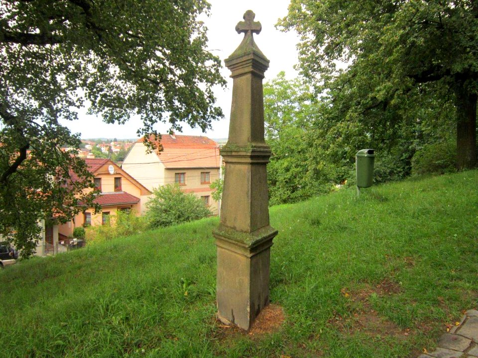 Kříž na křížové cestě u Rosic - 1. zastavení (Q69313215)