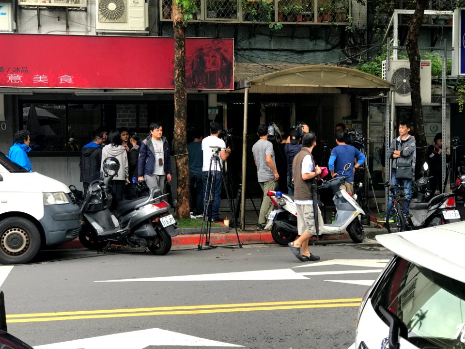 News Reporters Waiting in Front of Apartment Building for Murder Crime 20171114b