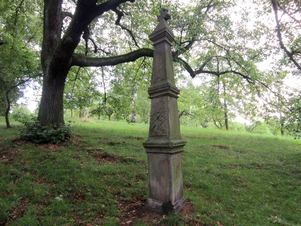 Kříž na křížové cestě u Rosic - 4. zastavení (Q69313197)