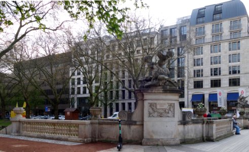 Königsallee, Tritonenbrunnen, Ostseite, nach Renovierung, Düsseldorf April 2021