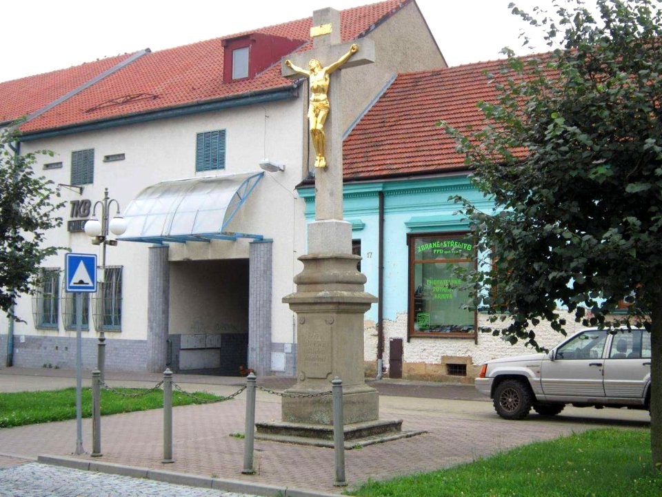 Kříž na náměstí v Rosicích (Q38092044)