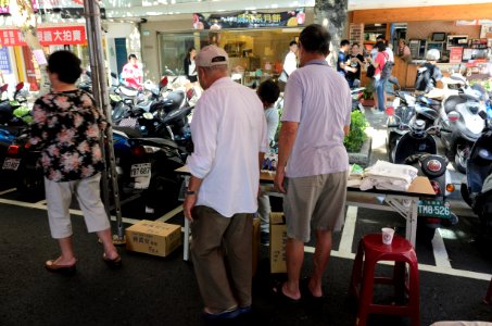 Neighbors Drinking Black Tea in Rest Time 20160814