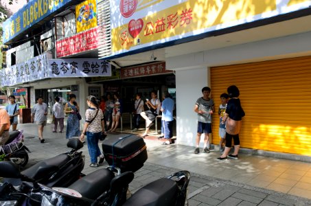 Neighbors on Sidewalk in Rest Time of Ghost Festival 20150822a