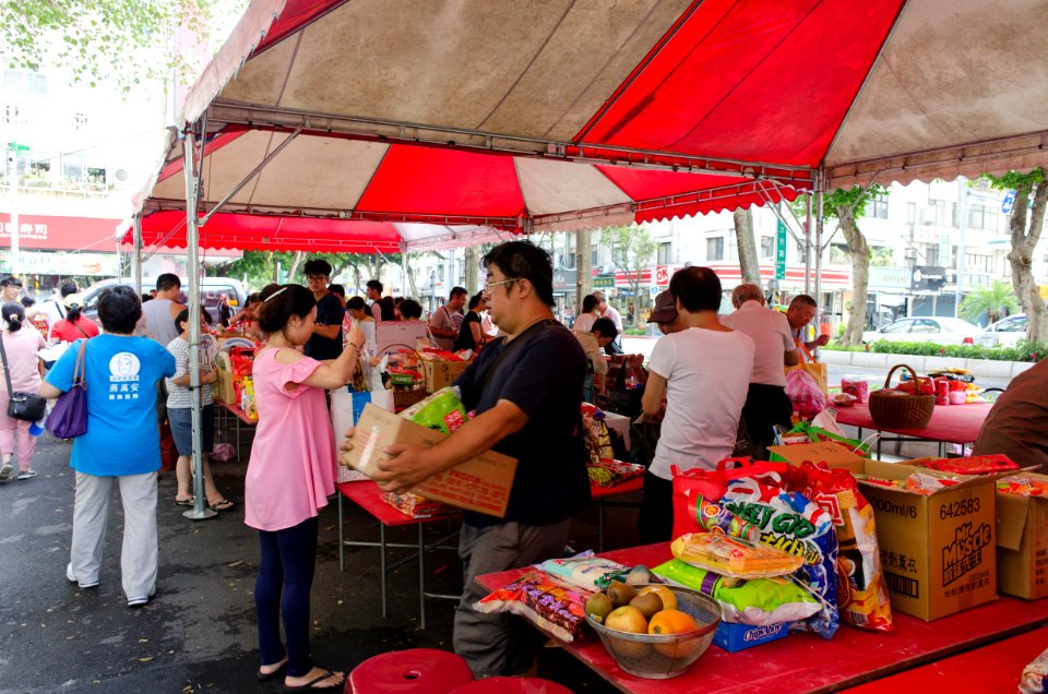 Neighbors Take away Offering Boxes after Ghost Festival 20150822