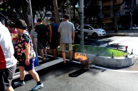 Neighbors Throw Joss Sticks into Burner and Leaving 20160814