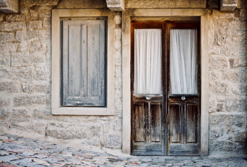 Door window architecture