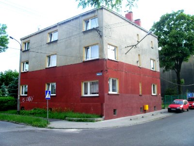 Katowice - budynek na rogu Modelarskiej i Strażackiej