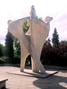 Katowice - Pomnik Rodzina na placu Grunwaldzkim (2)