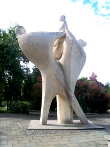 Katowice - Pomnik Rodzina na placu Grunwaldzkim (3)