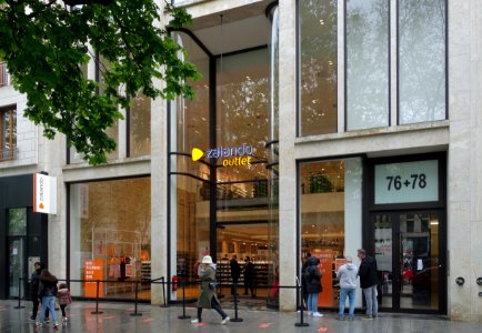 Neueröffneter Zalando-Store, Düsseldorf Königsallee, Mai 2021