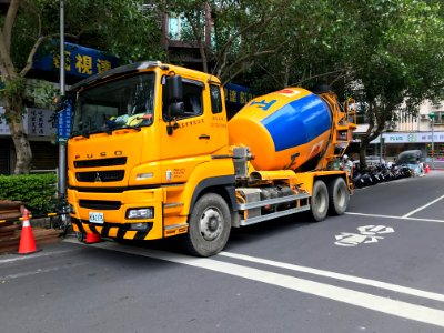 Fuso Super Great Cement Mixer Truck of Zeng Chen Industrial at Sanmin Road, Songshan, Taipei 20171031