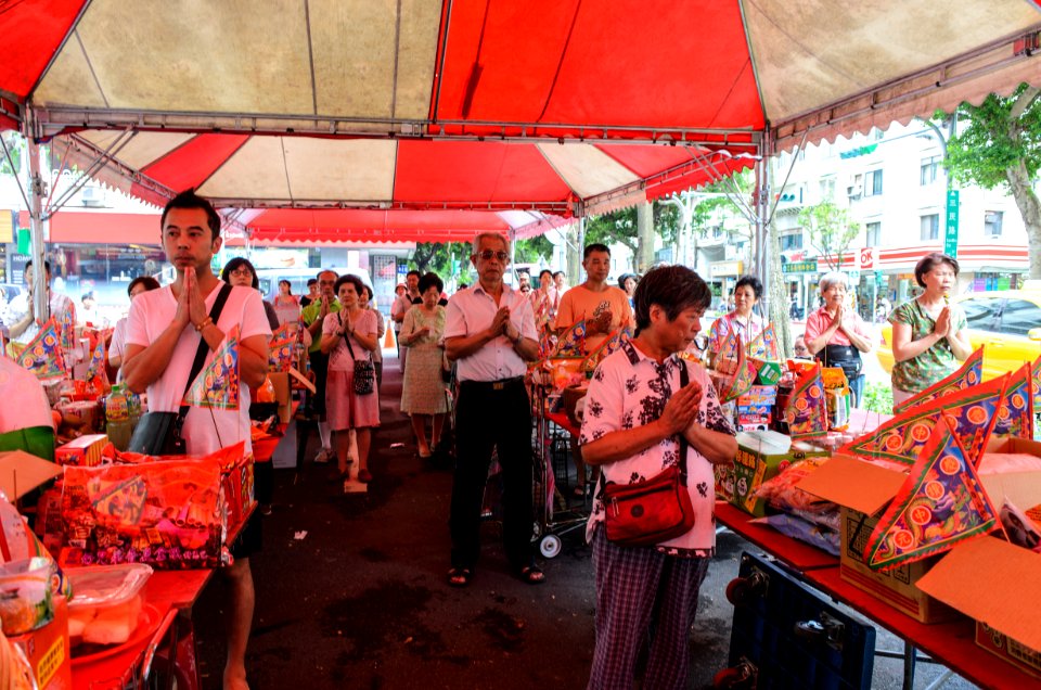 Futai Village Neighbors Praying in Ghost Festival 20150822b