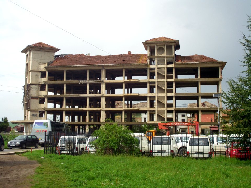 Fushe Kosove unfinished building