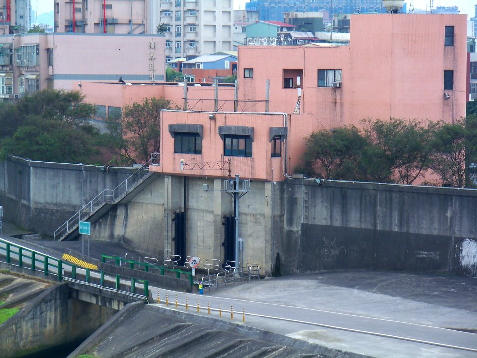 Fuyuan Pumping Station East Side Close up 20110201b