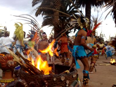 Fuego Nuevo danzando