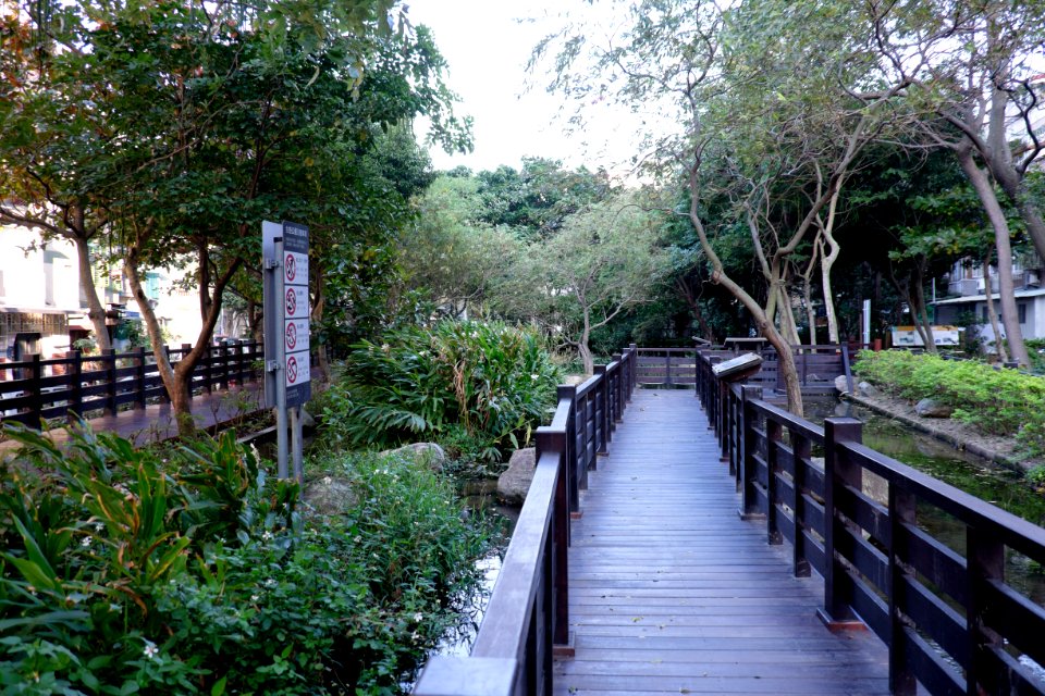 Fumin Ecology Park Walkway through Pond 20141224