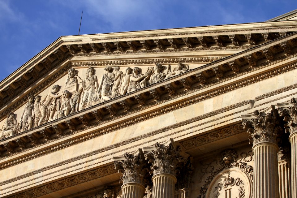 Fronton de la Colonnade du Louvre