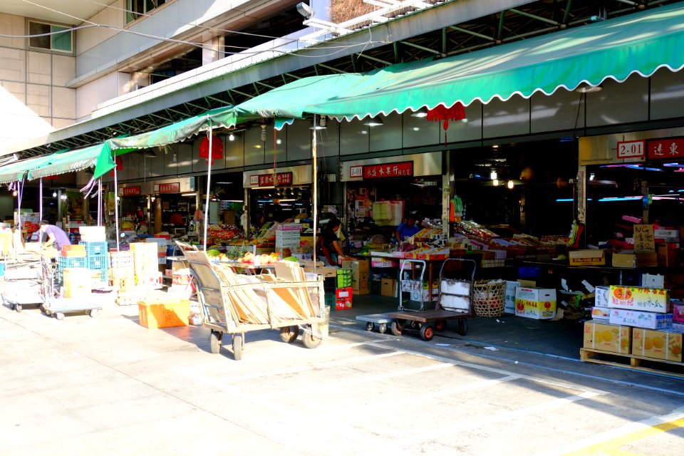 Fruit Shops in 1st Floor of Taipei Second Fruits and Vegetables Wholesale Market 20160731