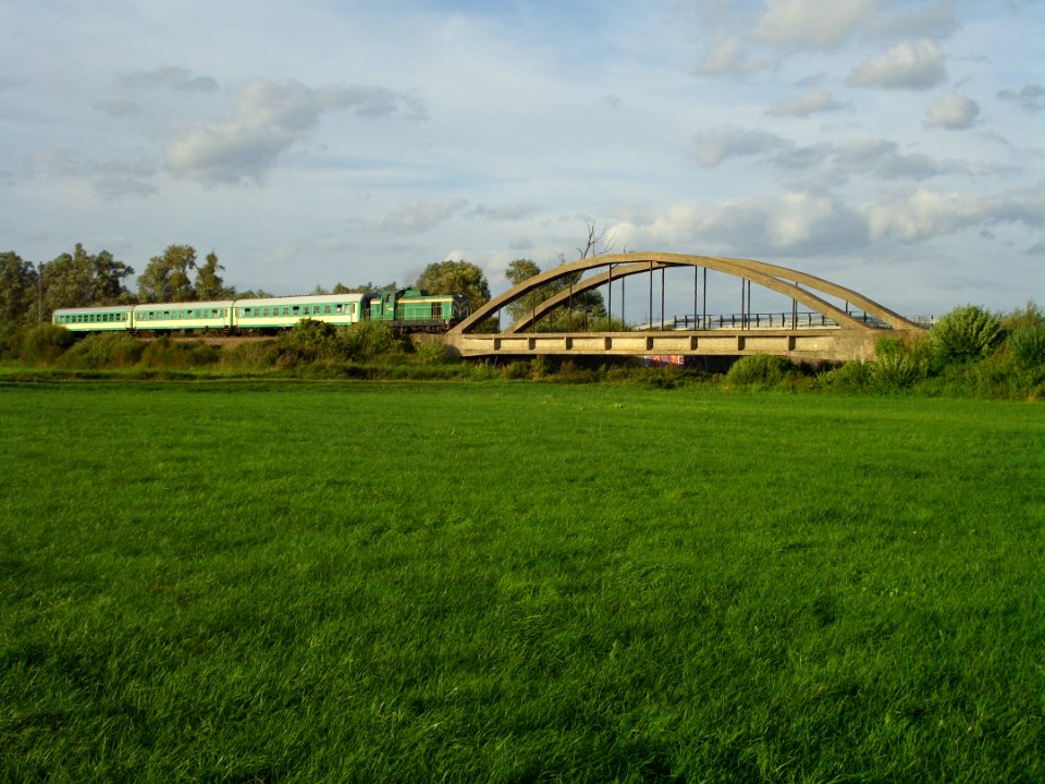 Orz bridge tourist train2