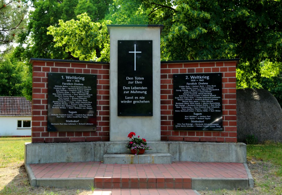 Fuerstlich Drehna Kriegerdenkmal 01