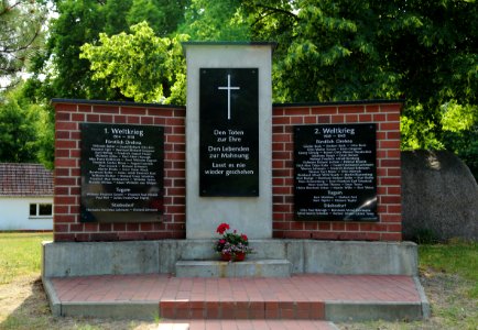 Fuerstlich Drehna Kriegerdenkmal 01