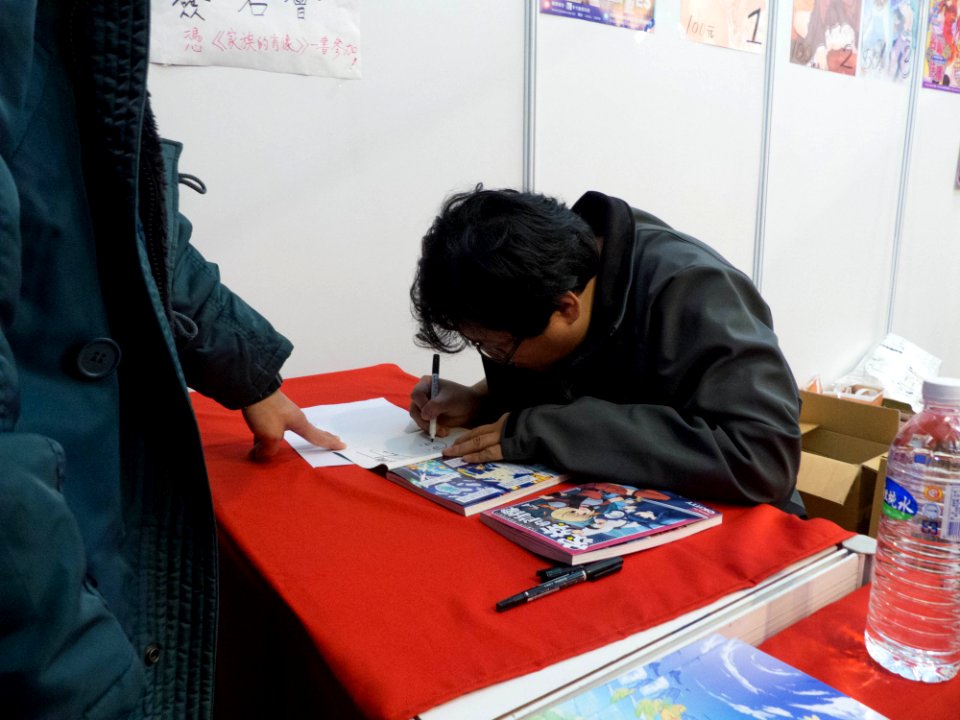 Okitty Signing Comic for Fans in FF23 20140215a