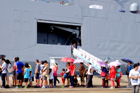 Gangway at Center of ROCN Di Hua (PFG-1206) Right Board 20151024