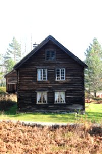 Gammelt tømmerhus på Eiktunet