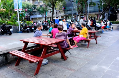 Old Women Talking in Front Court of Carrefour Minsheng Shop 20161024