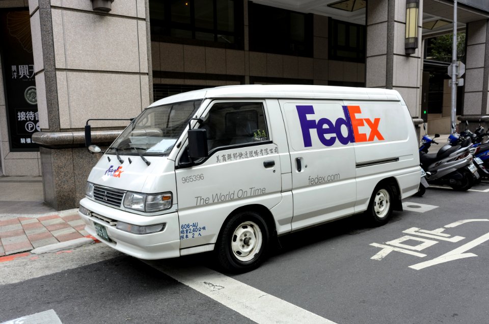 FedEx Mitsubishi Delica Van Parked at Datong District, Taipei 20151229